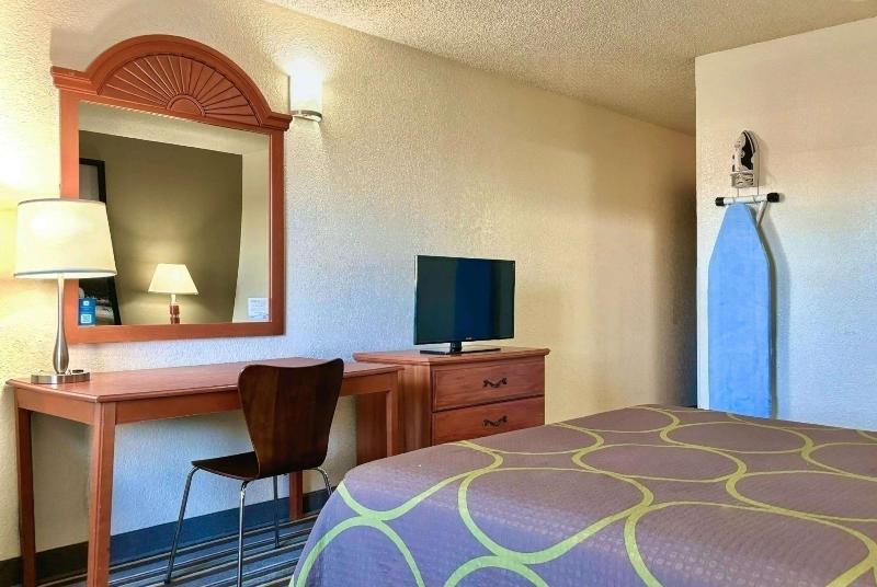 Super 8 by Wyndham Colorado Springs/Afa Area image