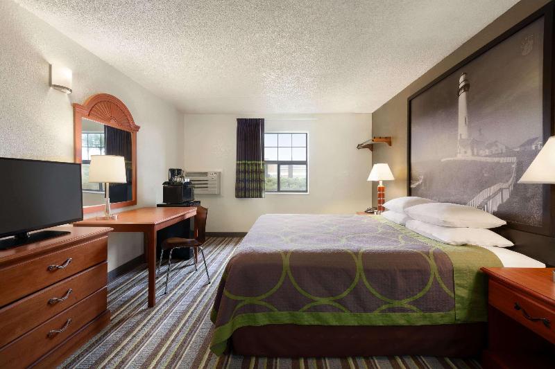 Super 8 by Wyndham Colorado Springs/Afa Area image
