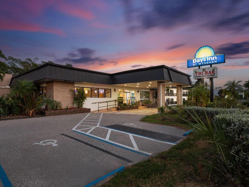 Days Inn by Wyndham Fort Myers Springs Resort image