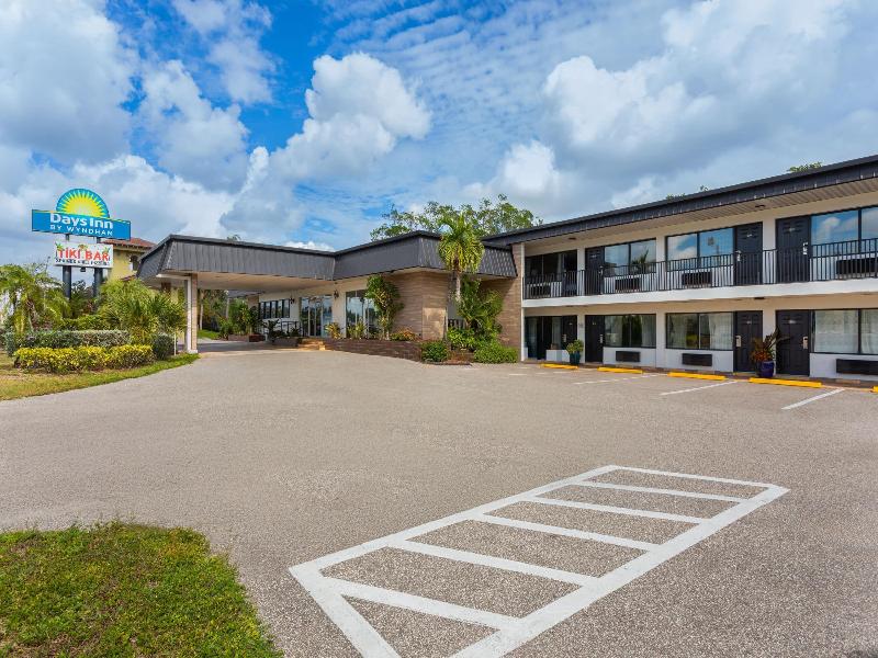 Days Inn by Wyndham Fort Myers Springs Resort image