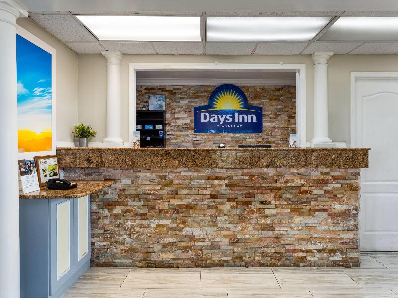 Days Inn by Wyndham Fort Myers Springs Resort image