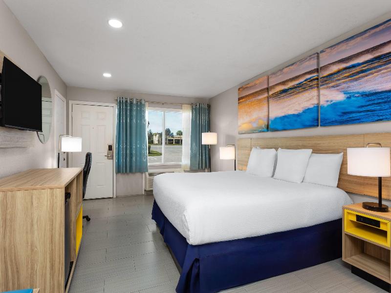 Days Inn by Wyndham Fort Myers Springs Resort image