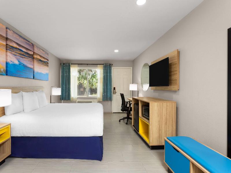 Days Inn by Wyndham Fort Myers Springs Resort image