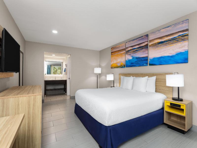 Days Inn by Wyndham Fort Myers Springs Resort image