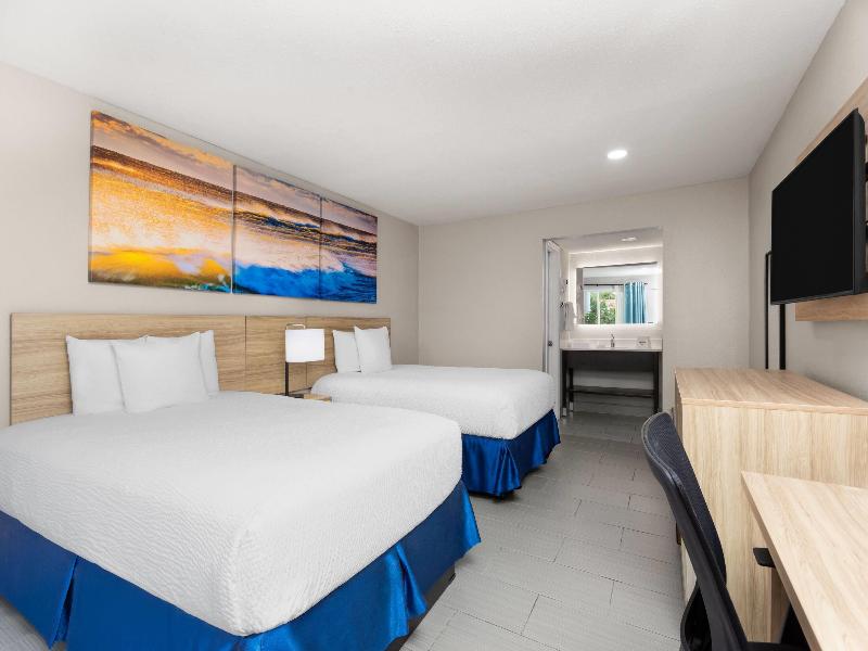 Days Inn by Wyndham Fort Myers Springs Resort image
