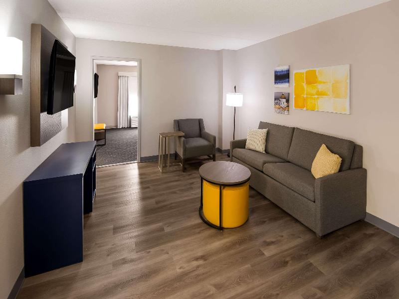 Comfort Inn & Suites Fishers - Indianapolis image