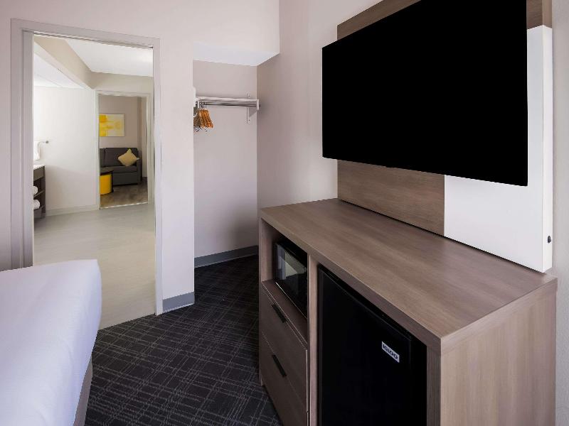 Comfort Inn & Suites Fishers - Indianapolis image