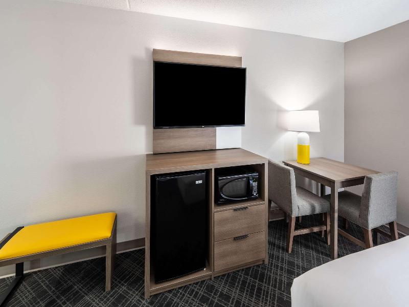 Comfort Inn & Suites Fishers - Indianapolis image