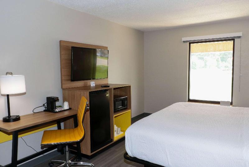 Days Inn By Wyndham Farmville image