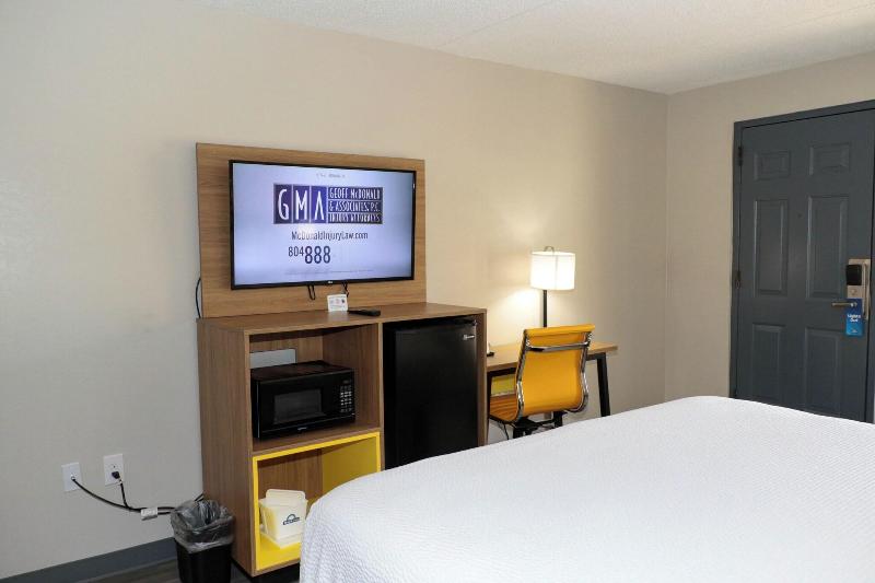 Days Inn By Wyndham Farmville image