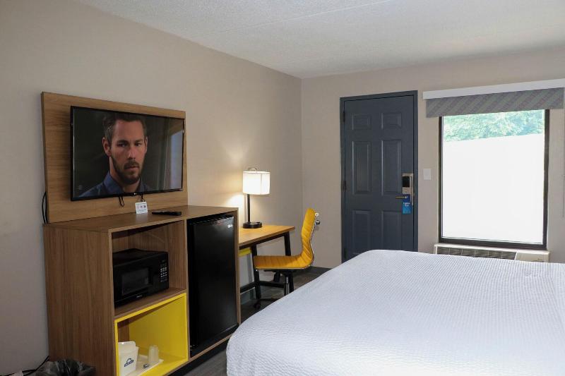 Days Inn By Wyndham Farmville image