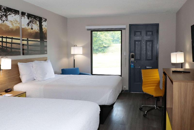 Days Inn By Wyndham Farmville image