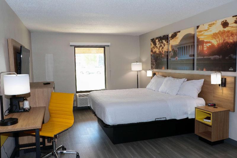 Days Inn By Wyndham Farmville image