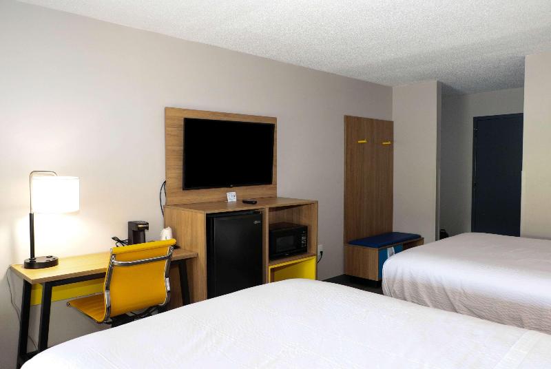 Days Inn By Wyndham Farmville image