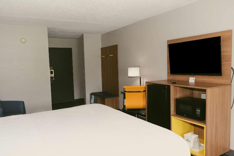 Days Inn By Wyndham Farmville image