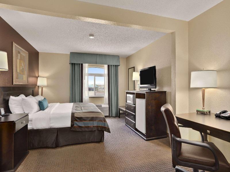 Wingate By Wyndham Pueblo image