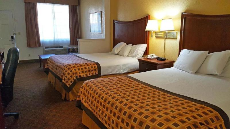 Baymont Inn and Suites Ft Worth South