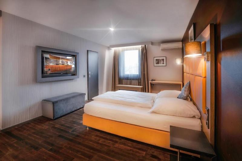 Hotel Cult Frankfurt City image