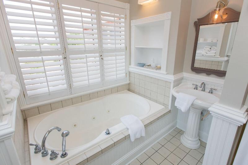 Burrus House Inn image