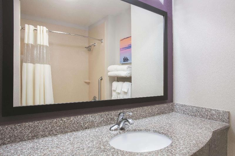 La Quinta Inn & Suites Ft. Walton Beach image
