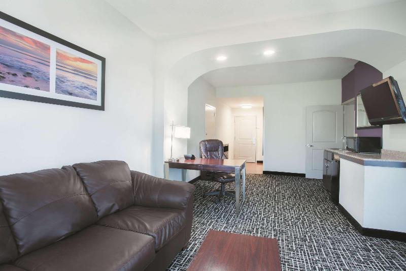 La Quinta Inn & Suites Ft. Walton Beach image