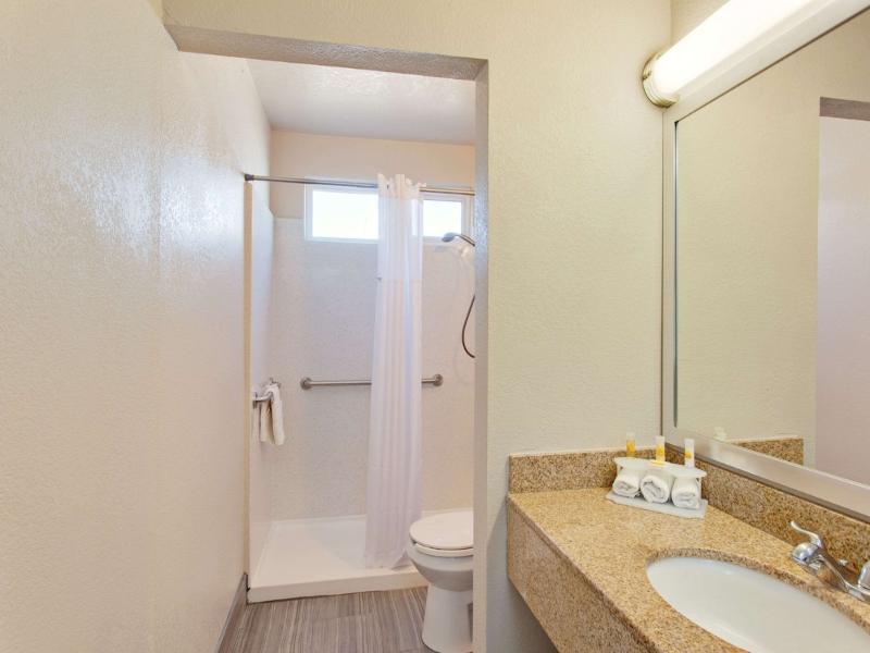 Days Inn By Wyndham Chowchilla Gateway To Yosemite image