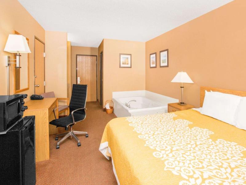 Days Inn by Wyndham Worthington image