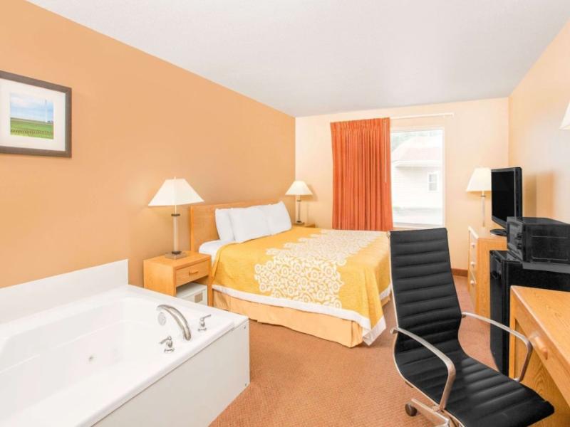 Days Inn by Wyndham Worthington image