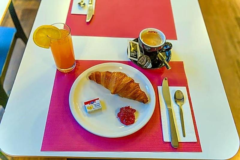 Hotel des Alpes image