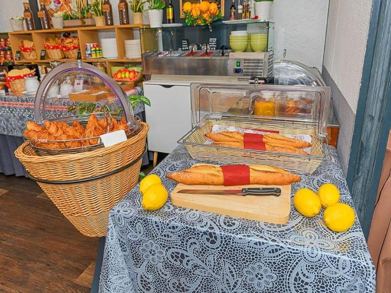 Hotel des Alpes image