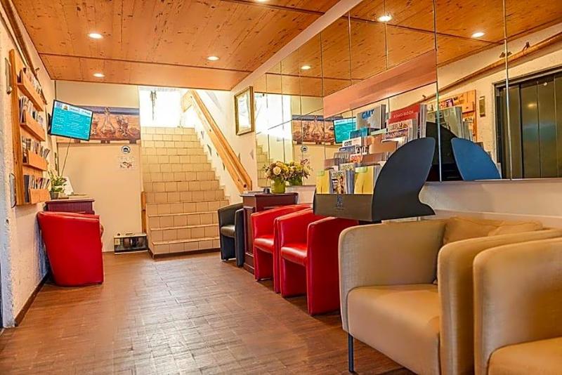 Hotel des Alpes image