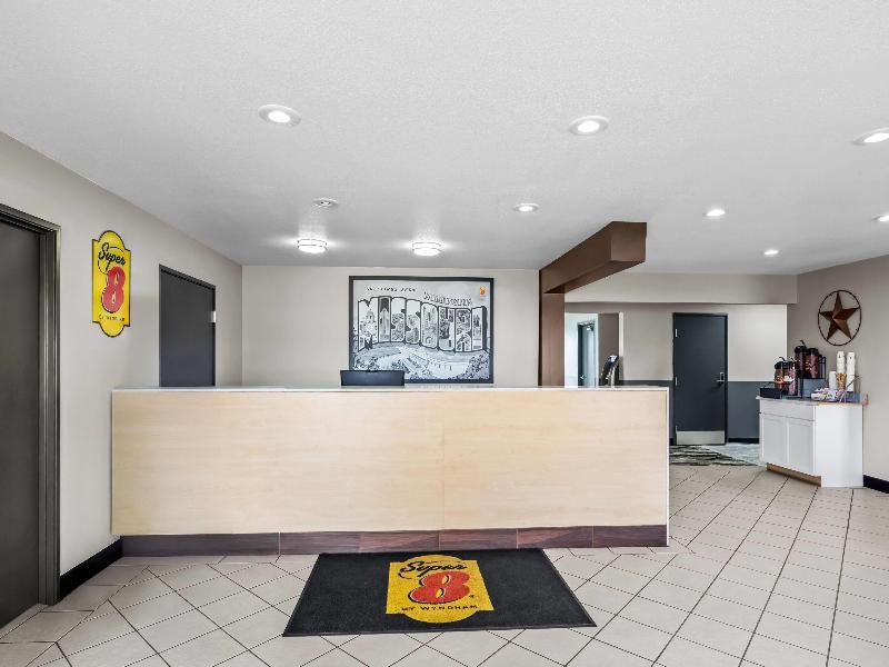 Super 8 by Wyndham Farmington image