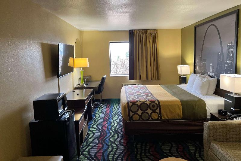 Super 8 by Wyndham Farmington image