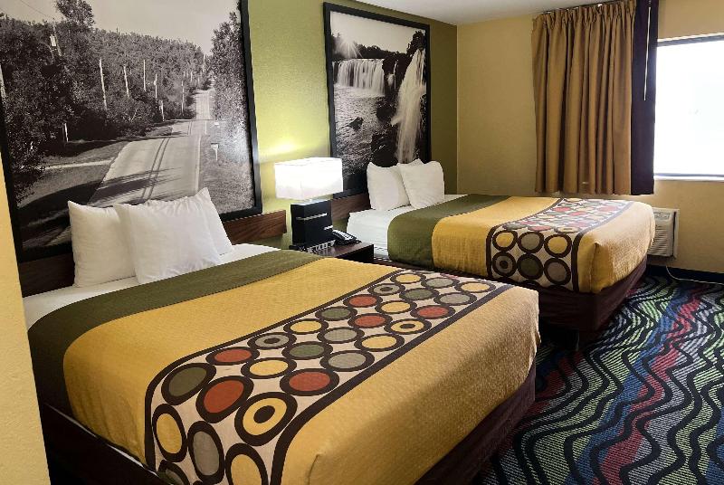 Super 8 by Wyndham Farmington image