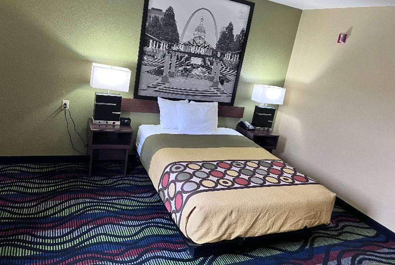 Super 8 by Wyndham Farmington image