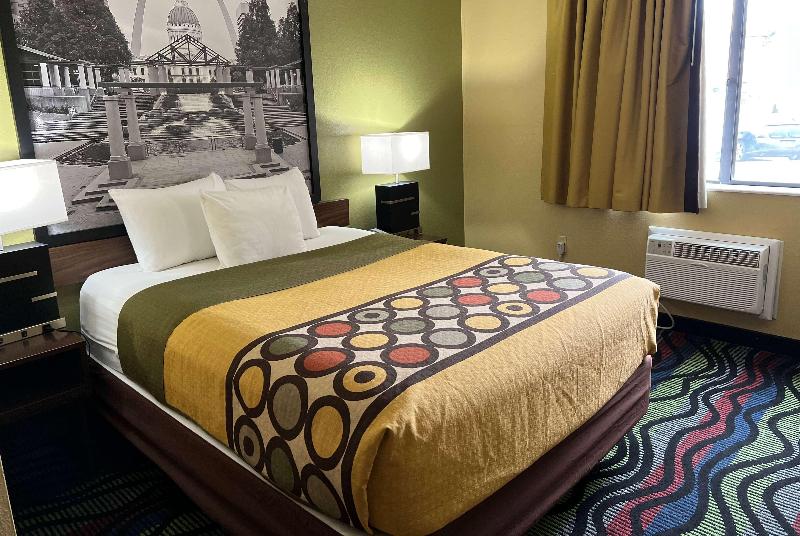 Super 8 by Wyndham Farmington image
