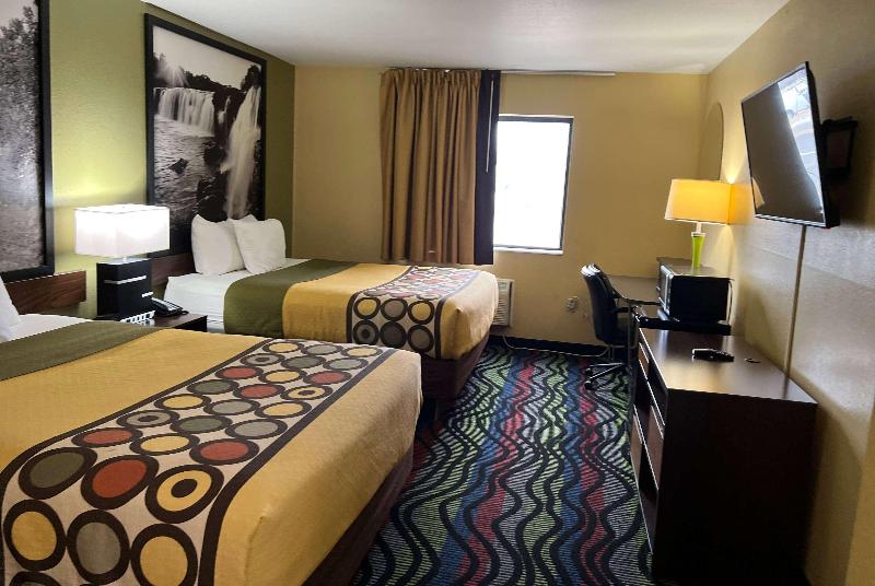 Super 8 by Wyndham Farmington image