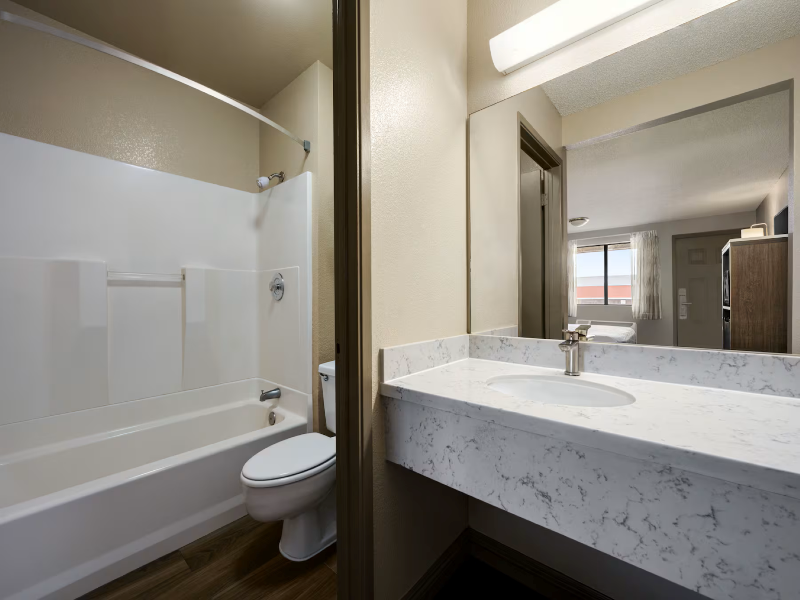 Days Inn by Wyndham Fresno South image