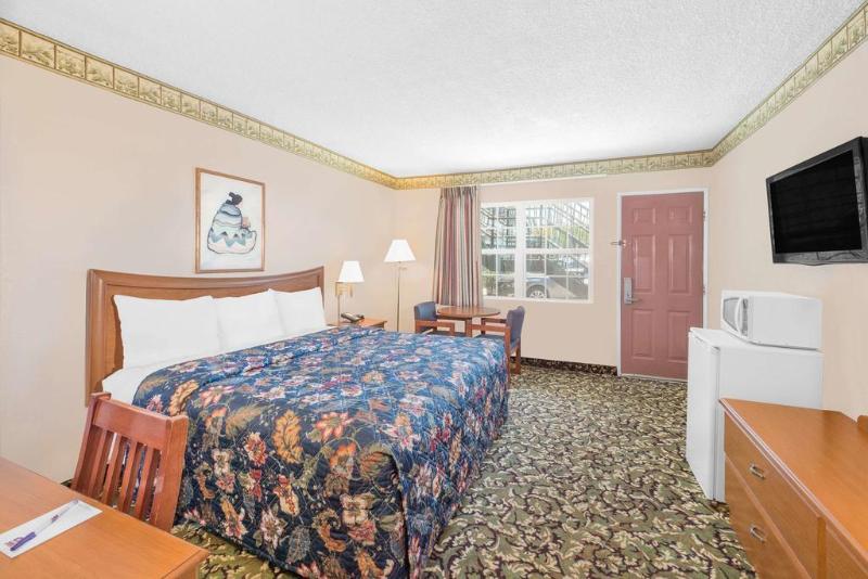 Knights Inn Laura Lodge Pecos image