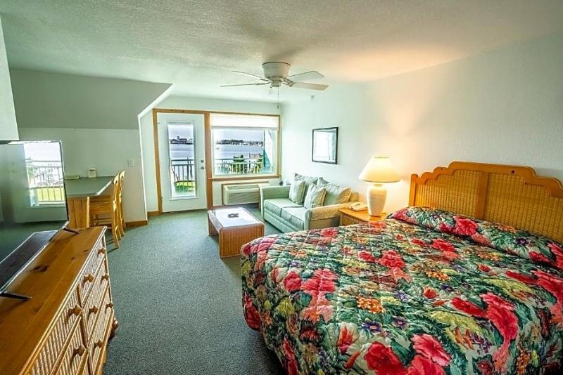 Ocracoke Harbor Inn
