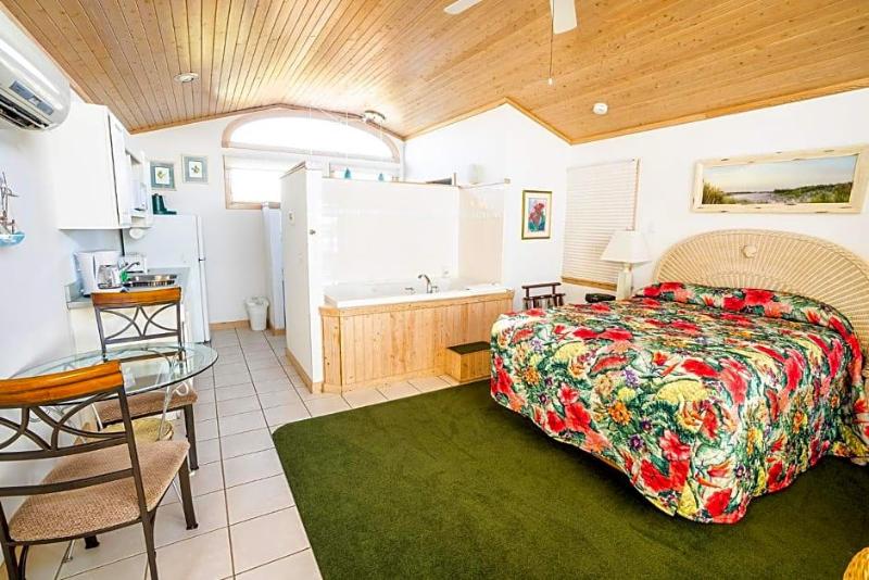 Ocracoke Harbor Inn