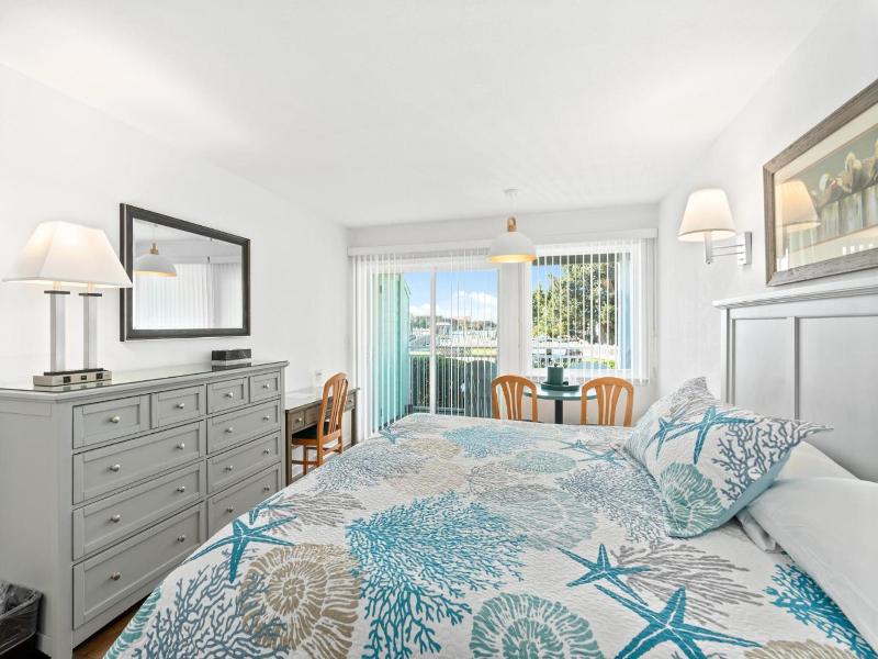 Ocracoke Harbor Inn