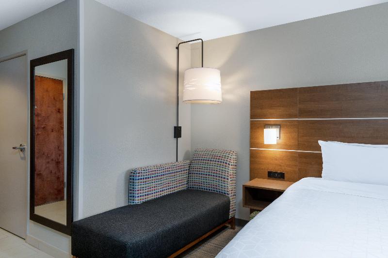 Holiday Inn Express Colorado Springs Airport image