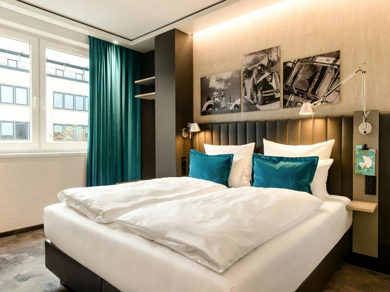 Motel One Frankfurt-East Side image