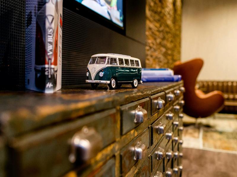 Motel One Frankfurt-East Side image