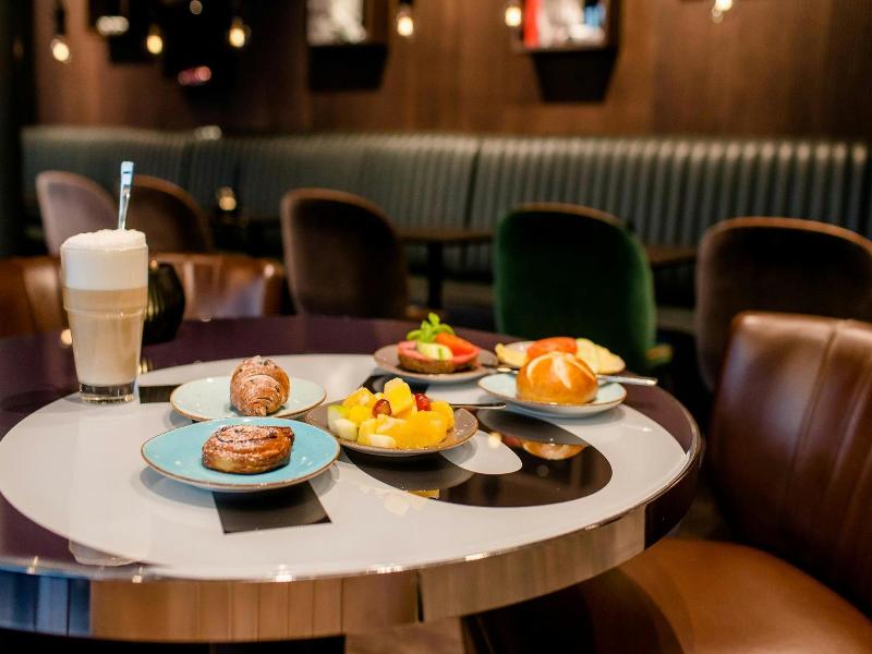 Motel One Frankfurt-East Side image