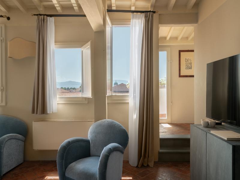 Loggiato Dei Serviti image