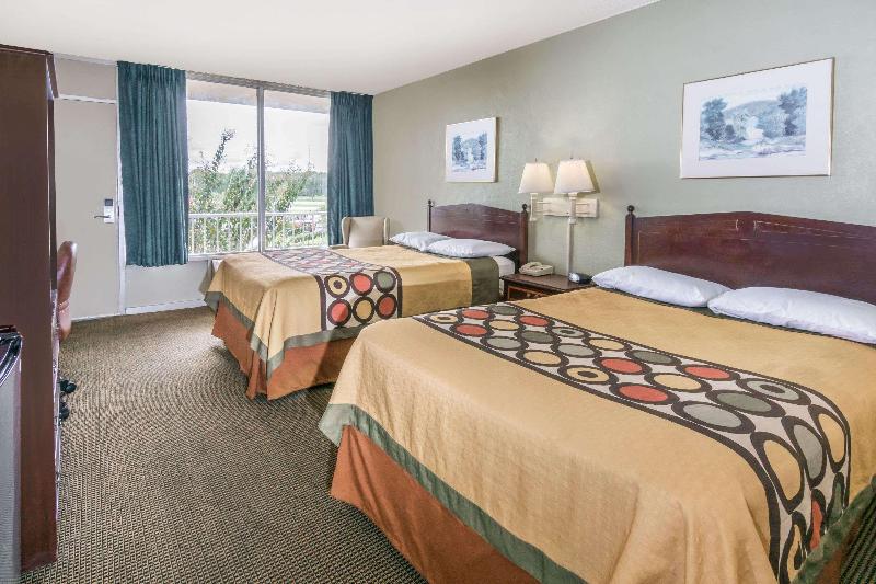 Super 8 by Wyndham Lake Jackson/Clute image
