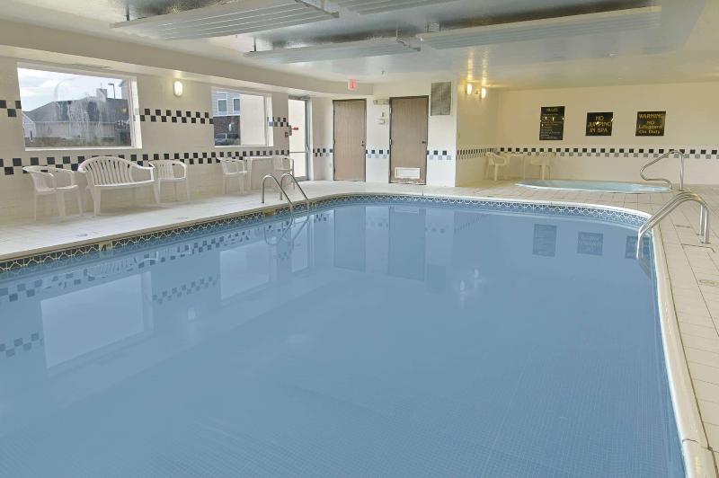 Days Inn By Wyndham Fargo 19Th Ave Arpt image