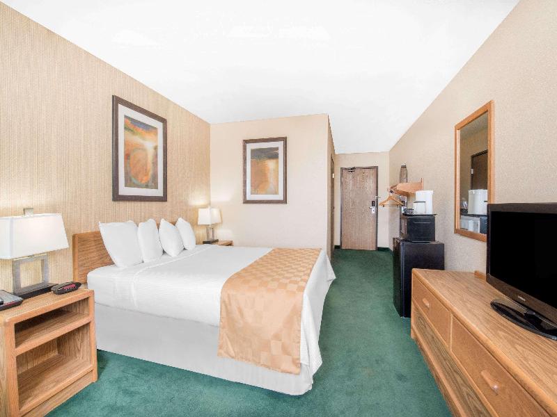 Days Inn By Wyndham Fargo 19Th Ave Arpt — photo 3